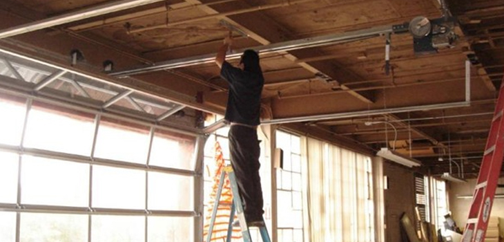 commercial garage door repair in Oak View